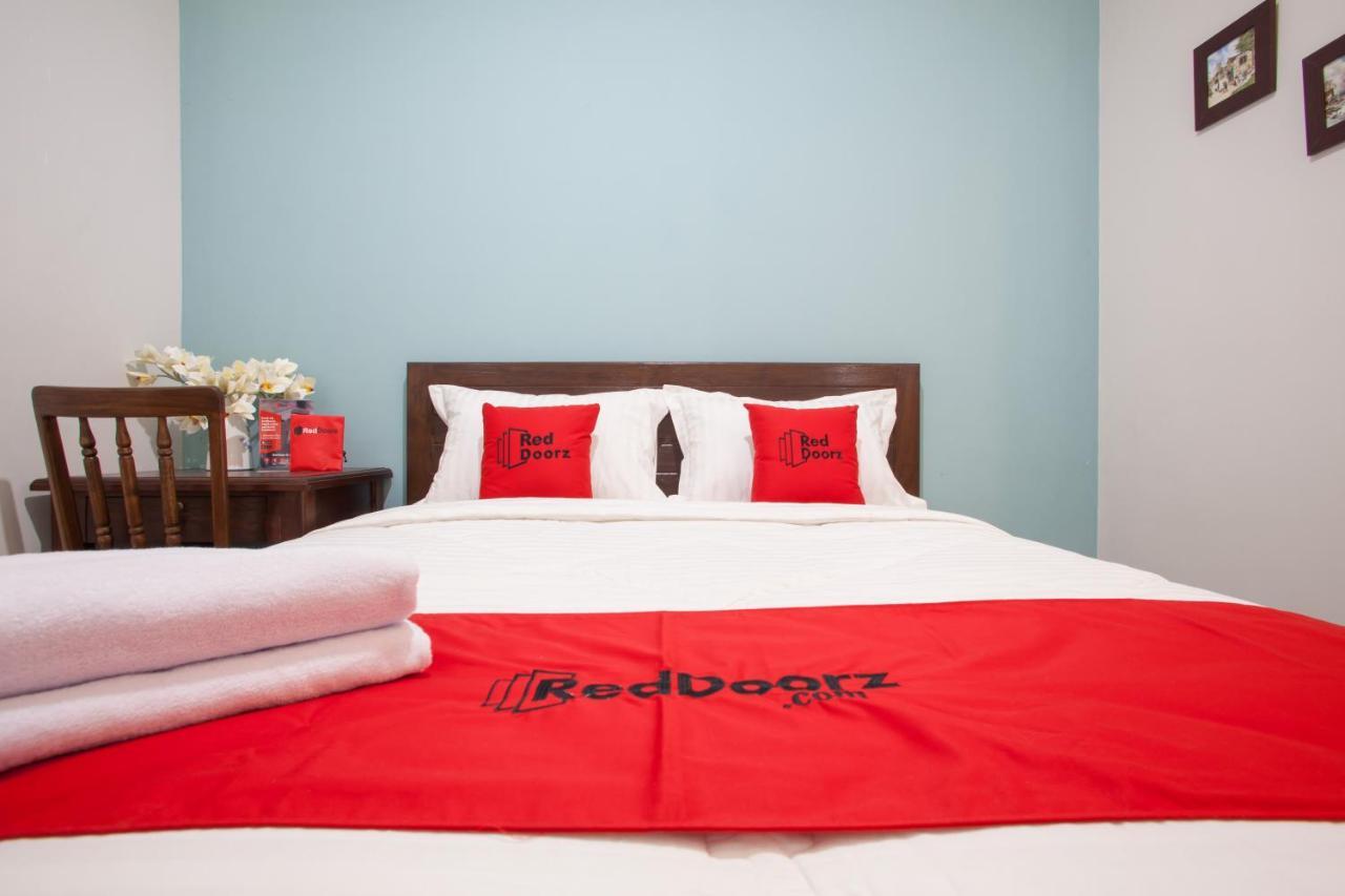 Reddoorz @ Wiyung 3 Hotell Surabaya Exteriör bild