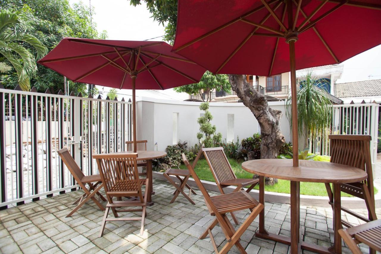 Reddoorz @ Wiyung 3 Hotell Surabaya Exteriör bild