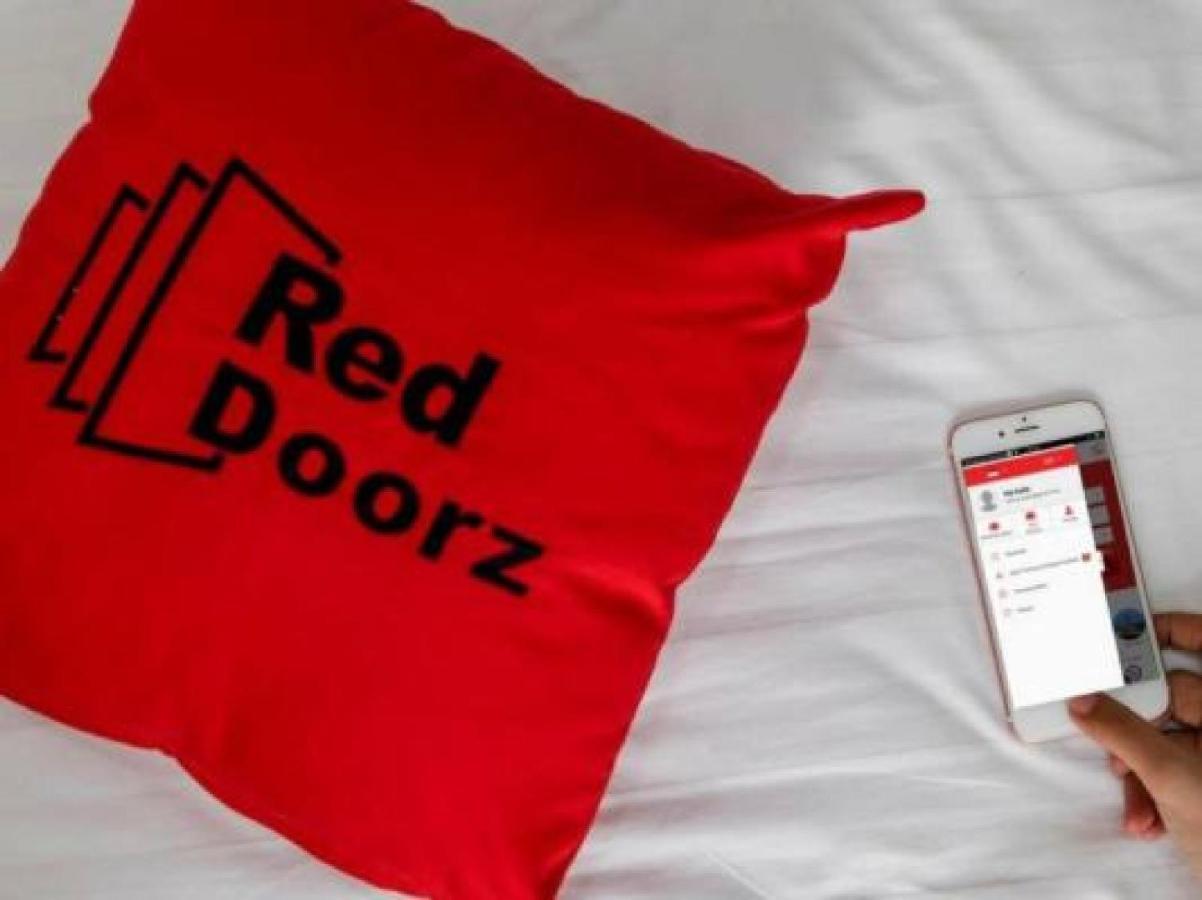 Reddoorz @ Wiyung 3 Hotell Surabaya Exteriör bild